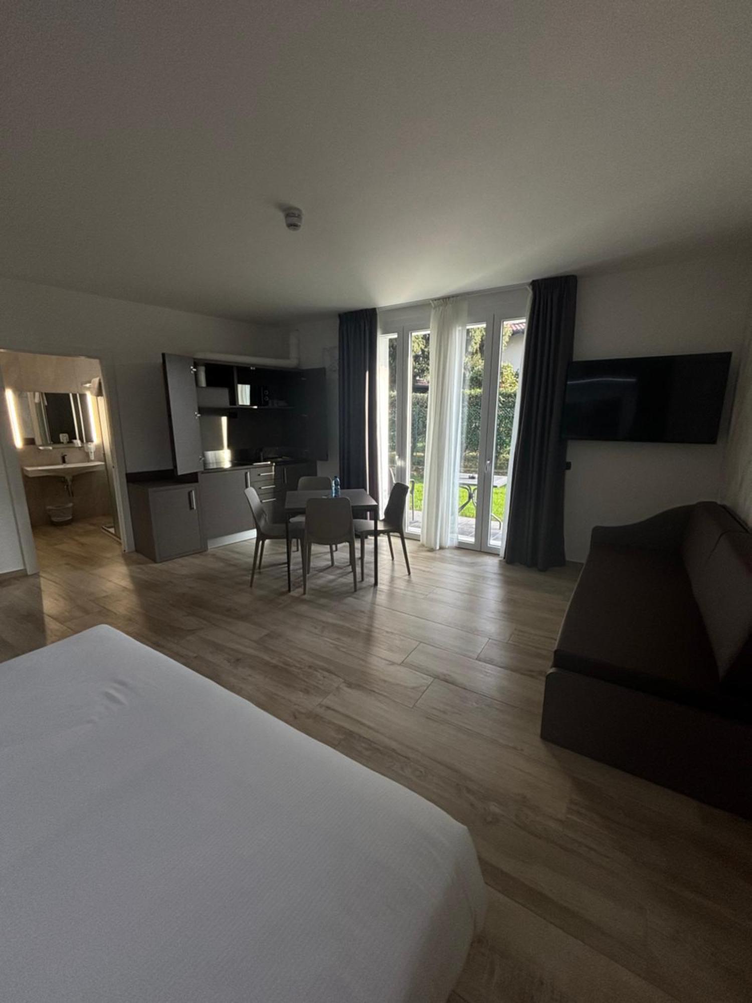 Bis Hotel Varese Exteriör bild