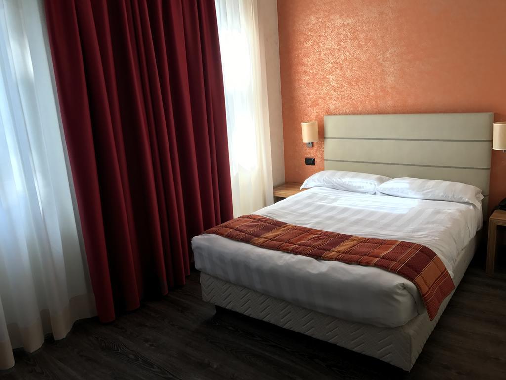 Bis Hotel Varese Exteriör bild