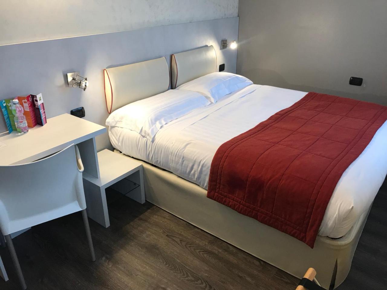 Bis Hotel Varese Exteriör bild